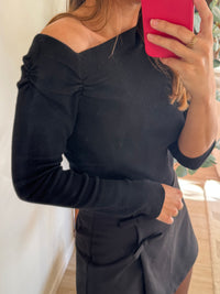 pull épaule dénudée asymétrique