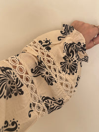 Blouse noir et écru