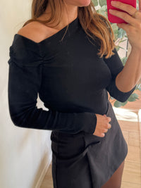 pull fin femme épaule dénudée