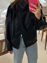 Veste noir en simili cuir à col montant