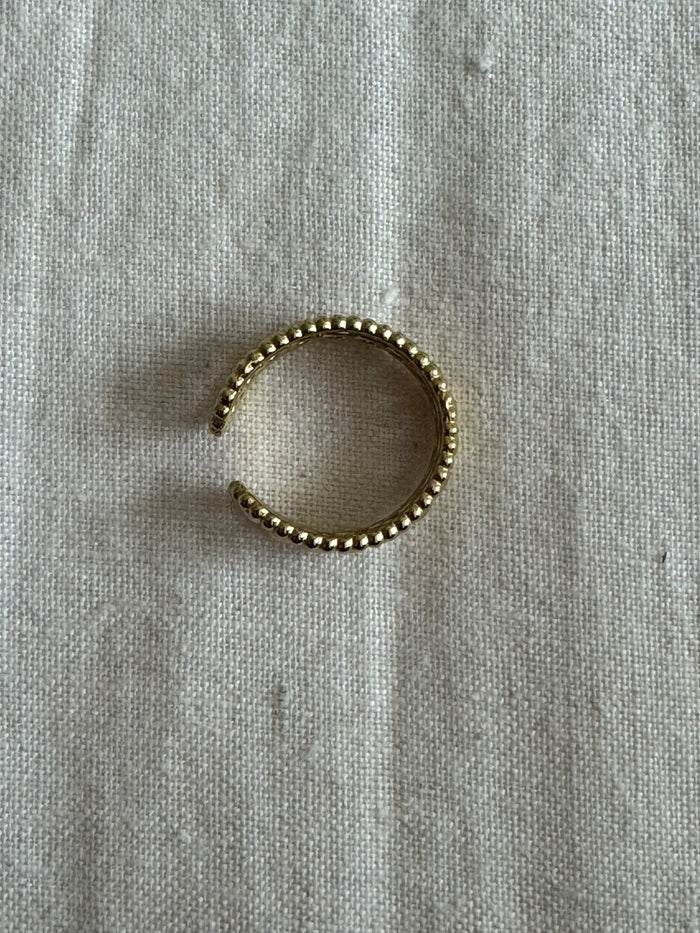 La tenue par virginiebague - acier inoxidable - couleur doré - casual -  close-up