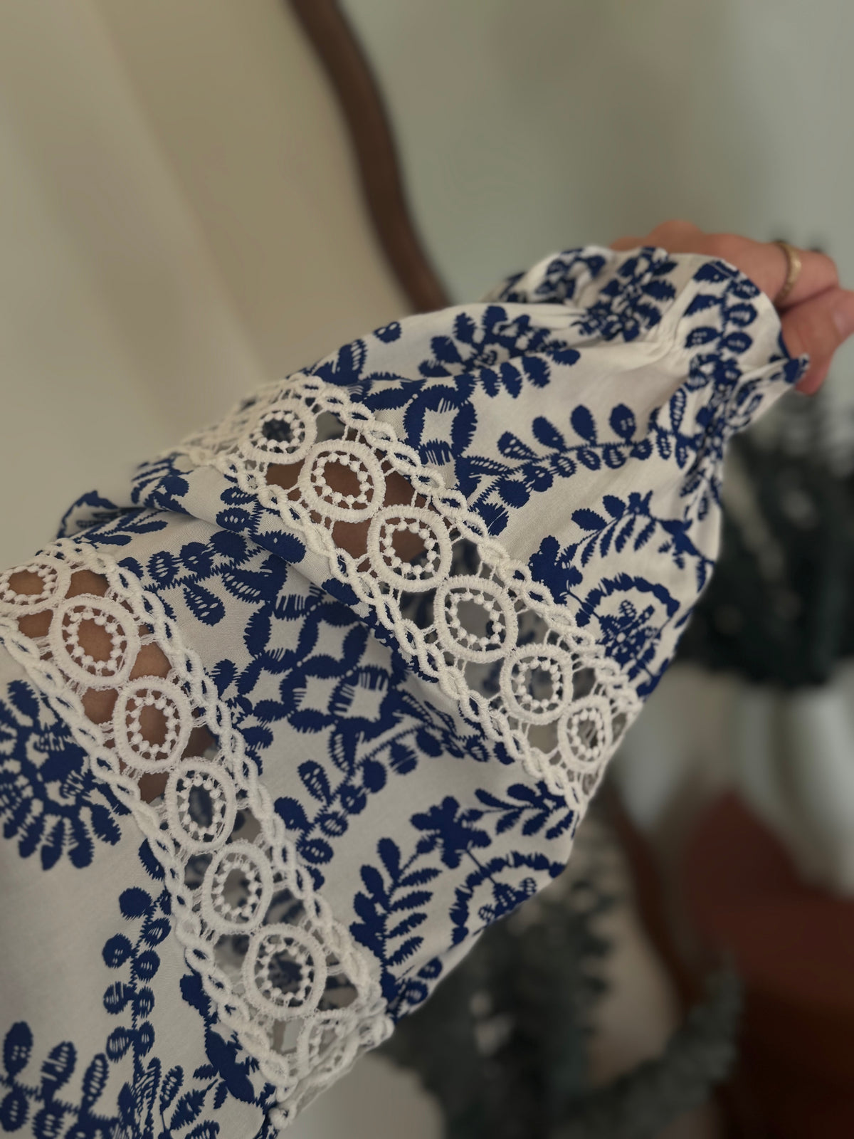 Blouse bleu et blanche