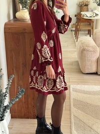 Robe bordeaux à motif