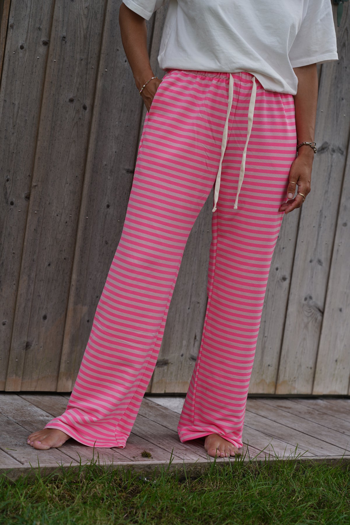 Pantalon à rayures rose Roman