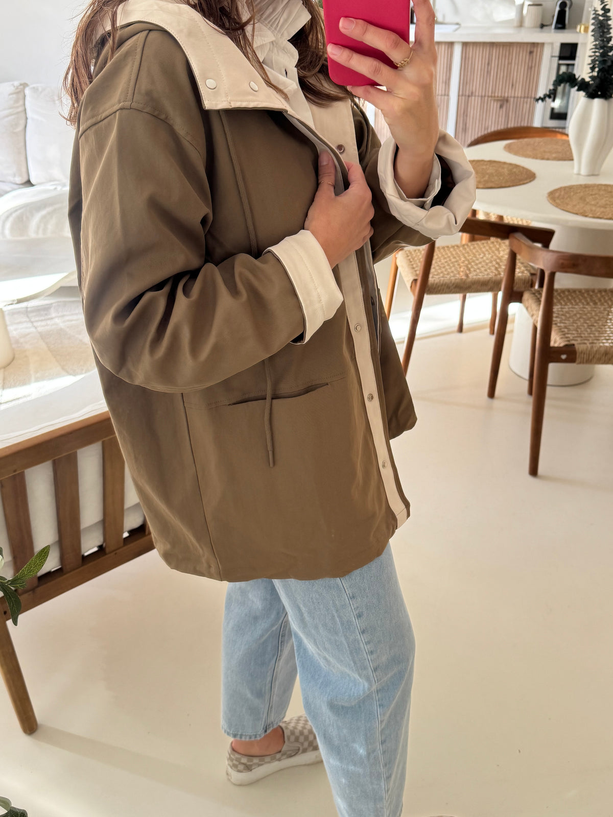 Veste imperméable à capuche kaki et écru