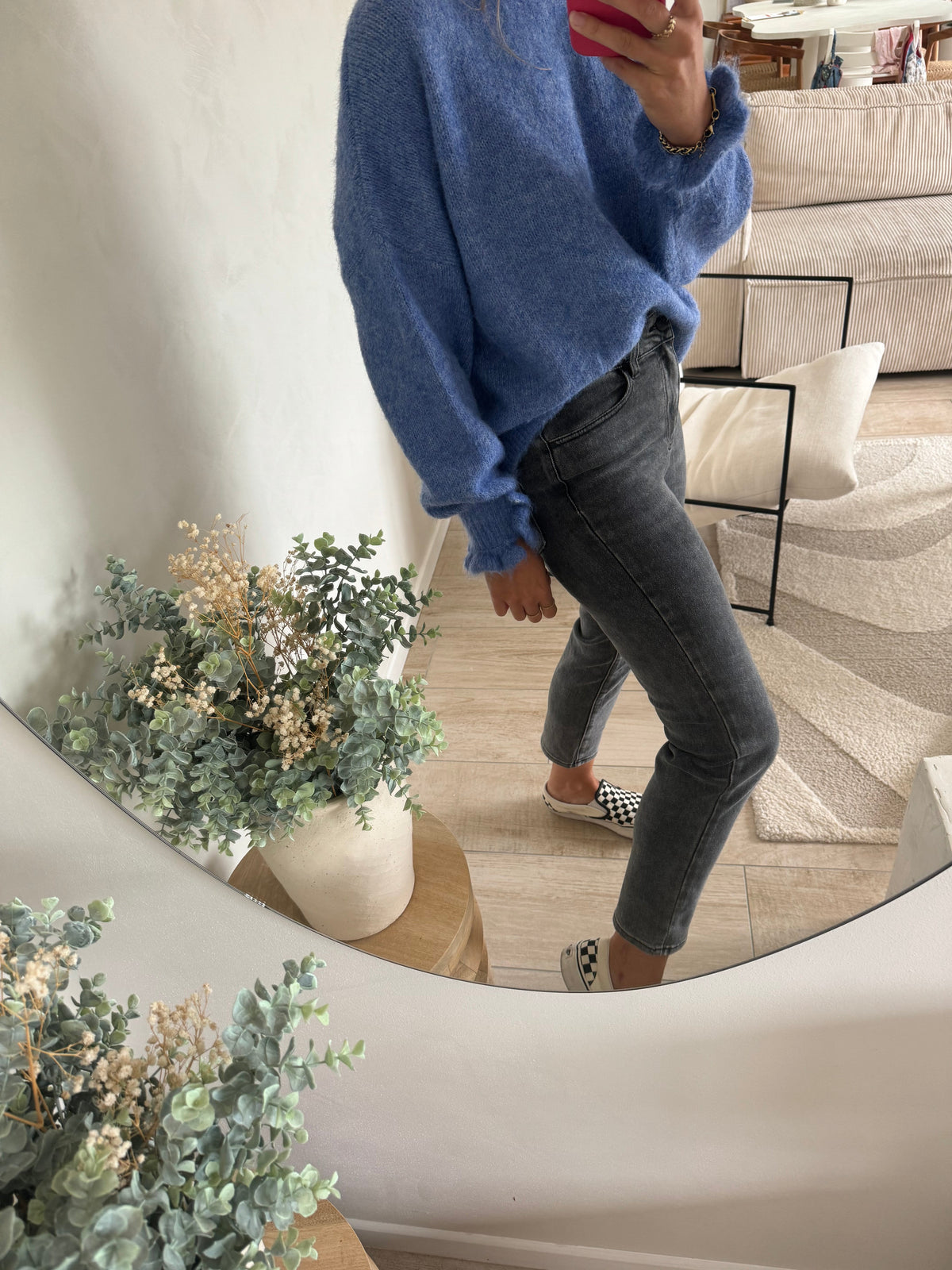 La tenue par virginie - jean gris - coupe mom - mom fit - look casual - jean casual - porté de profil