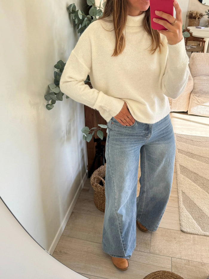 Pull beige -  Pull écru - col montant - col roulé - cocooning - look casual - look confort - tenue casual - tenue cocooning - tenue confort -  porté de face