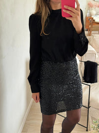 La tenue par virginie - Robe noir - paillettes - robe de fête - fin d'année - nouvel an - tenue de fête - dos ouvert - dos nu - effet jupe - porté de face