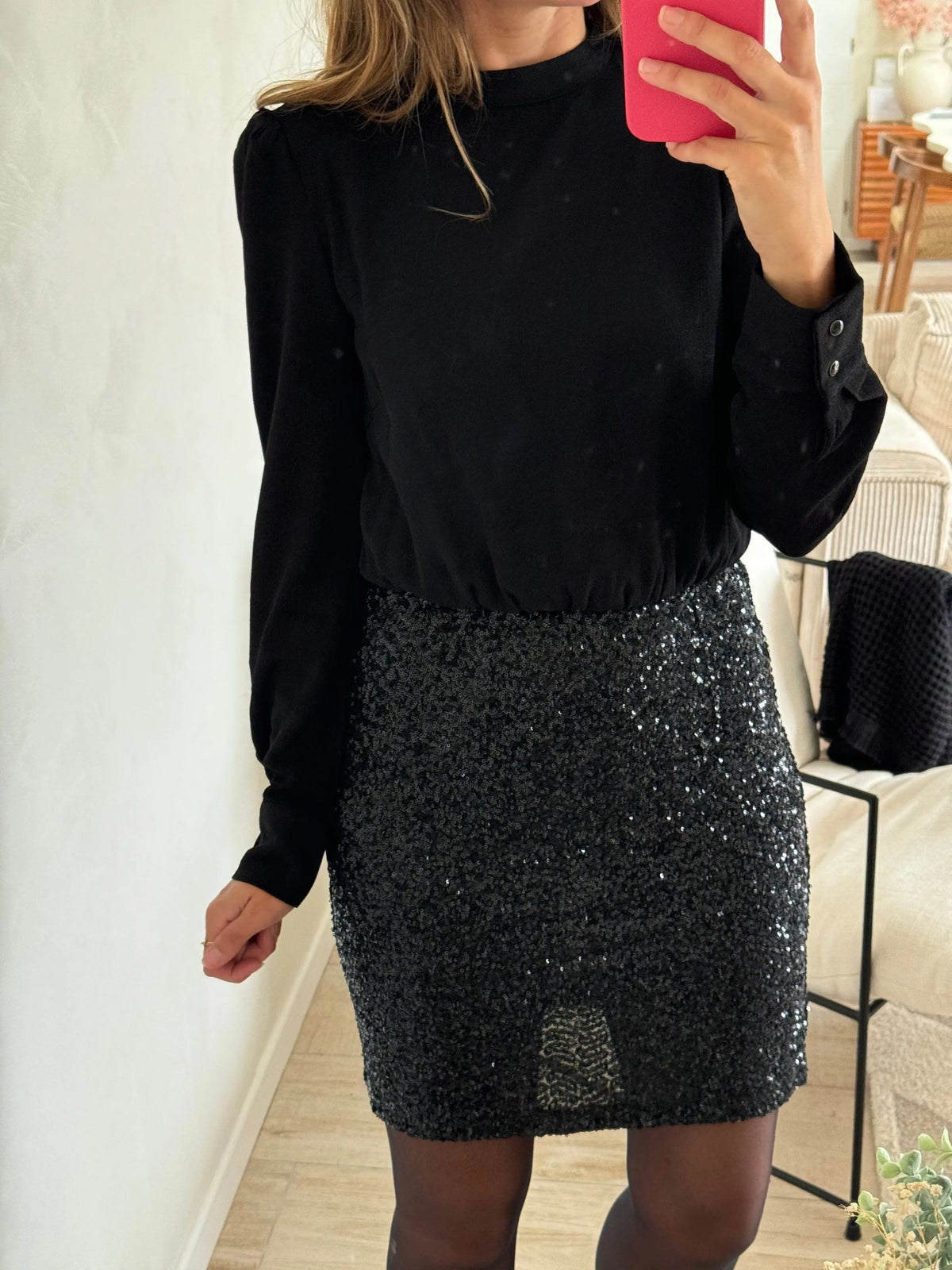 La tenue par virginie - Robe noir - paillettes - robe de fête - fin d'année - nouvel an - tenue de fête - dos ouvert - dos nu - effet jupe - porté de face